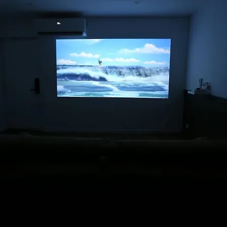 Superbe Avec Ecran Geant Tarbes