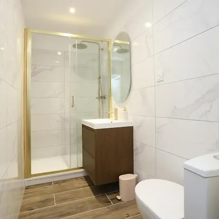 Superbe Avec Ecran Geant Tarbes